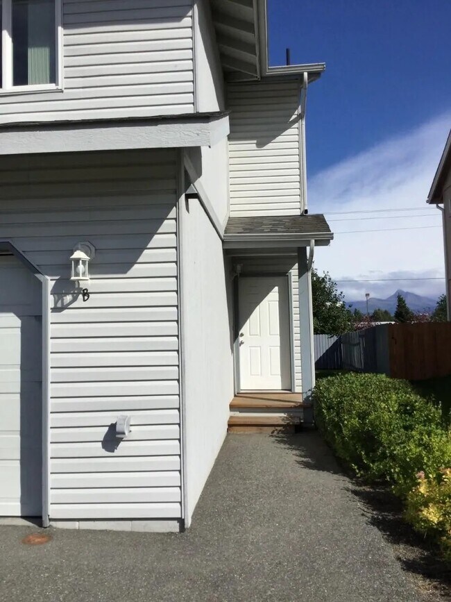 Foto del edificio - 8819 Lakehurst Dr
