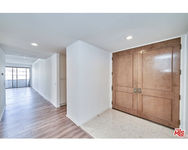 Building Photo - 1271 Granville Ave