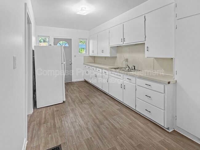 Building Photo - 619 Fulton St E