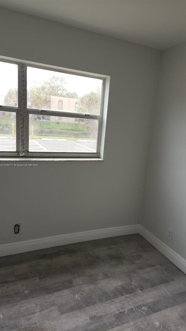 Foto del edificio - 4160 NW 21st St