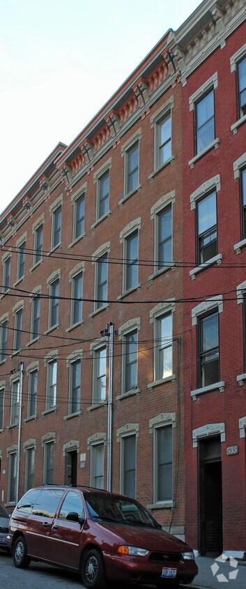 Building Photo - 537 E Thirteenth St