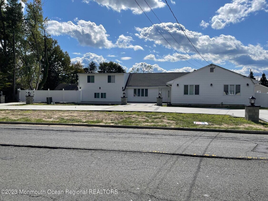 Foto principal - 404 Deal Rd