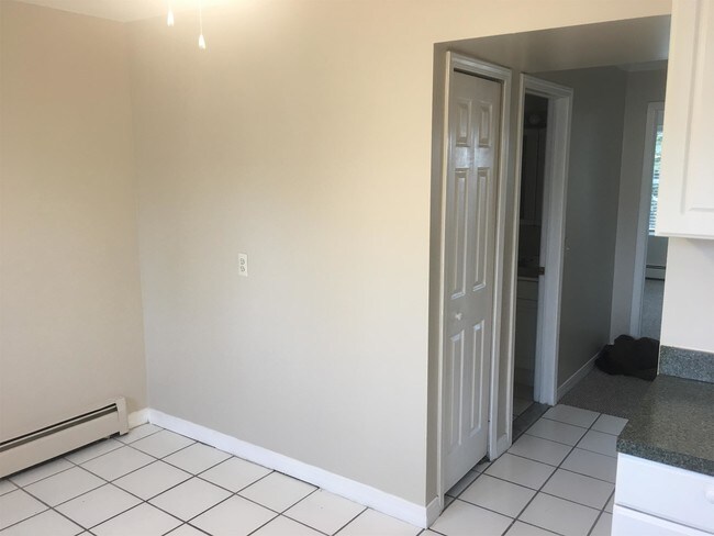 Building Photo - 115 Floral Ave