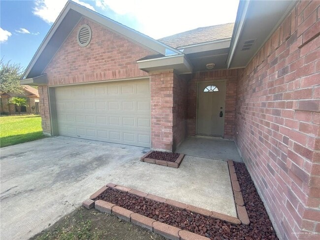 Building Photo - 3809 Oriole Ave