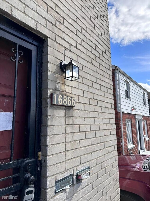 Primary Photo - 2 br, 1 bath Duplex - 16866 Greenfield Rd ...
