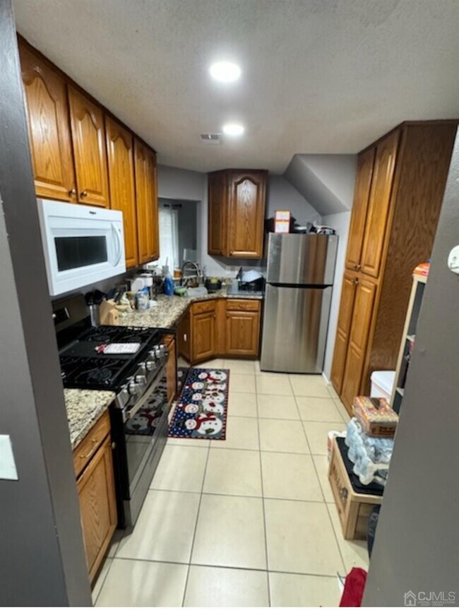 Building Photo - 2106 Bayhead Dr