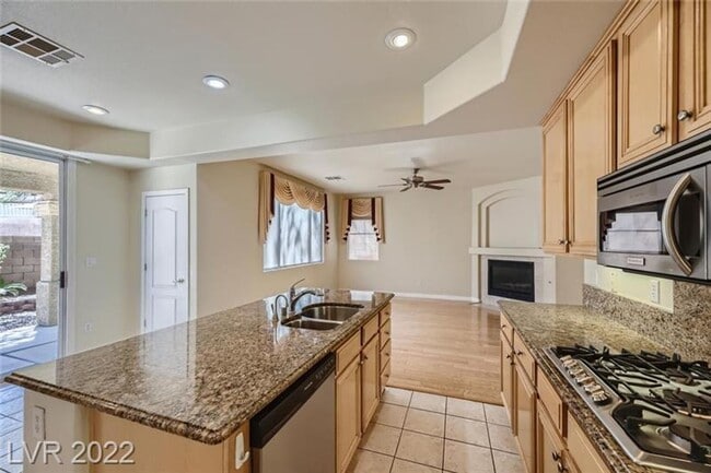 Building Photo - Summerlin Stunner