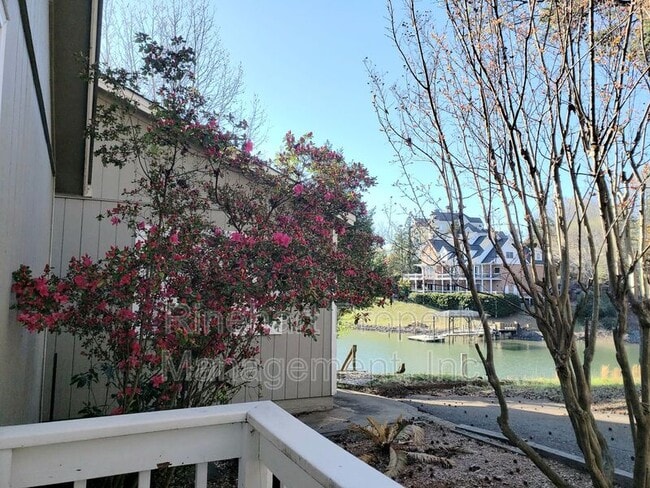 Photo - 4023 Windward Dr House