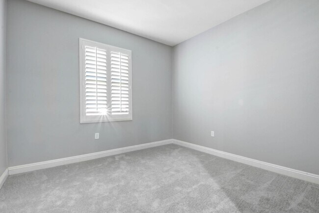 Building Photo - 8426 Flora Ln