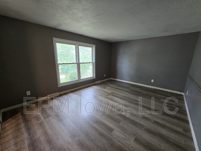 Building Photo - 1242 Edgewood Dr