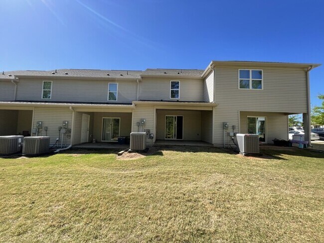 Foto del edificio - 2062 Wiggins Village Dr