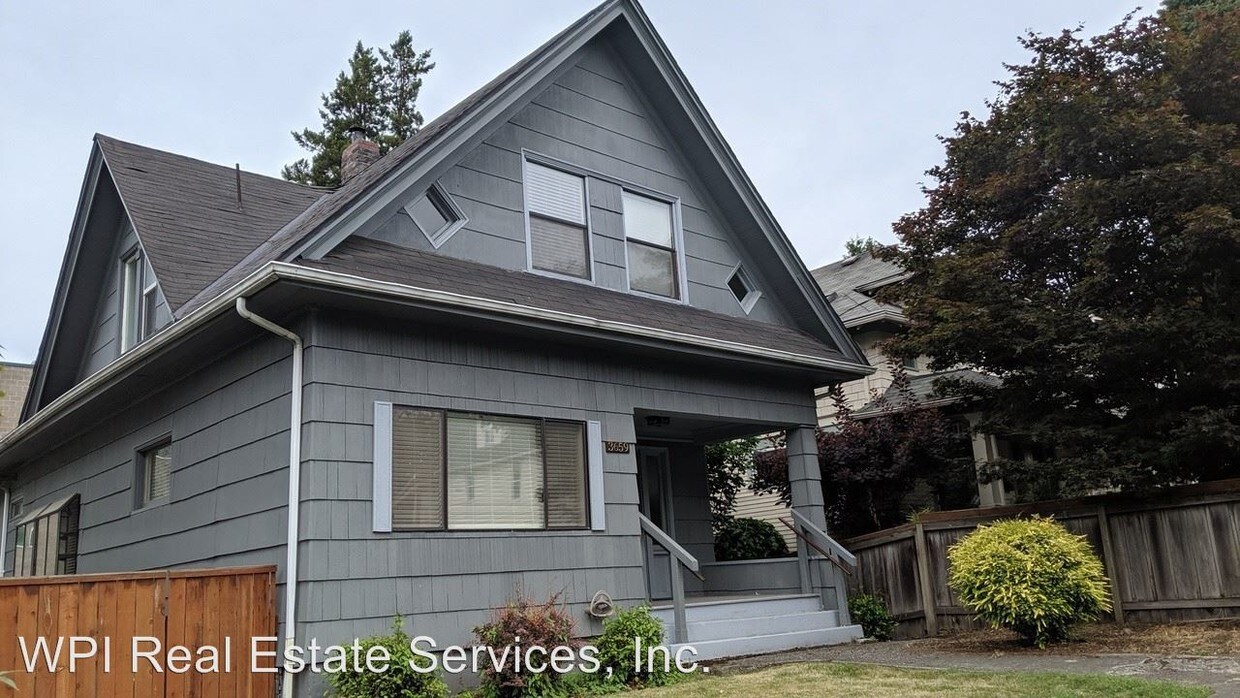 Primary Photo - 3659 Interlake Ave N