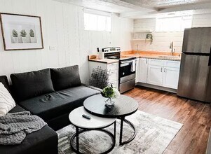 Building Photo - 2669 Iowa Ave