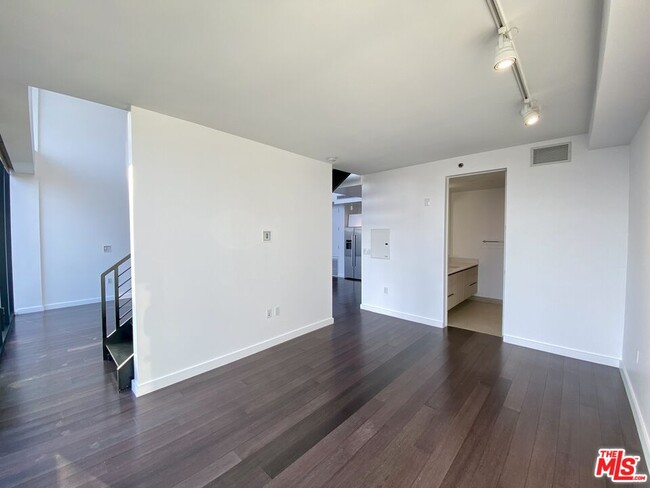 Building Photo - 1115 Sunset Blvd