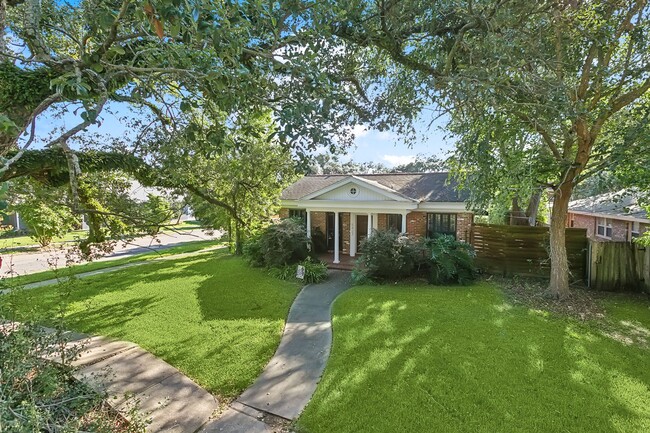 Building Photo - New Price! Vista Park Gated Beauty! Must See!