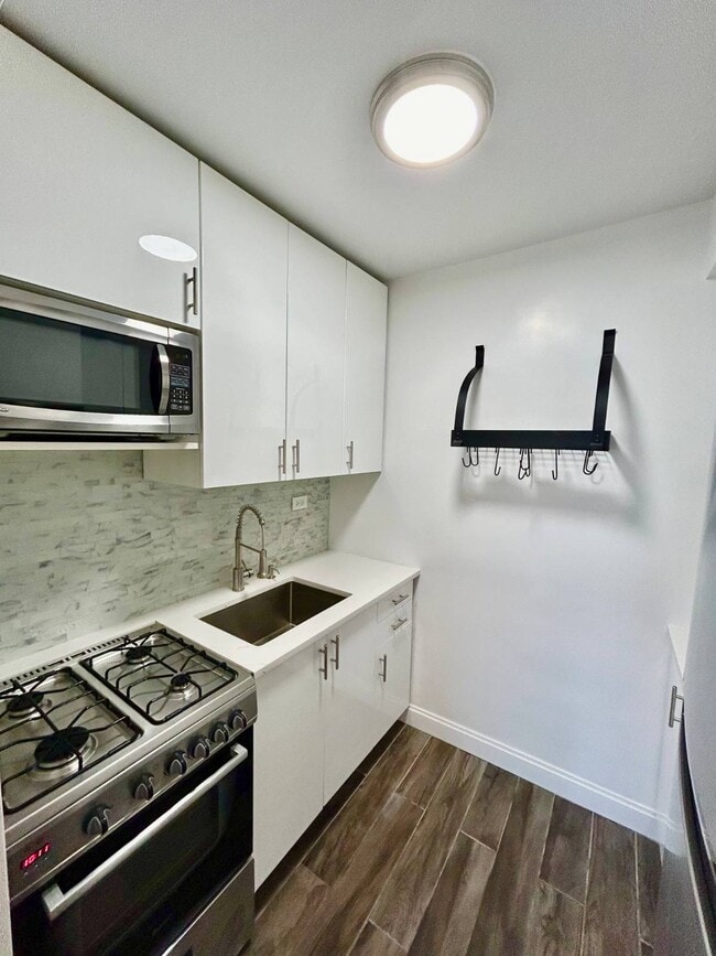 Building Photo - 5730 Mosholu Ave