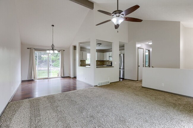 Foto del edificio - Must See Elkhorn 3 Bedroom!!