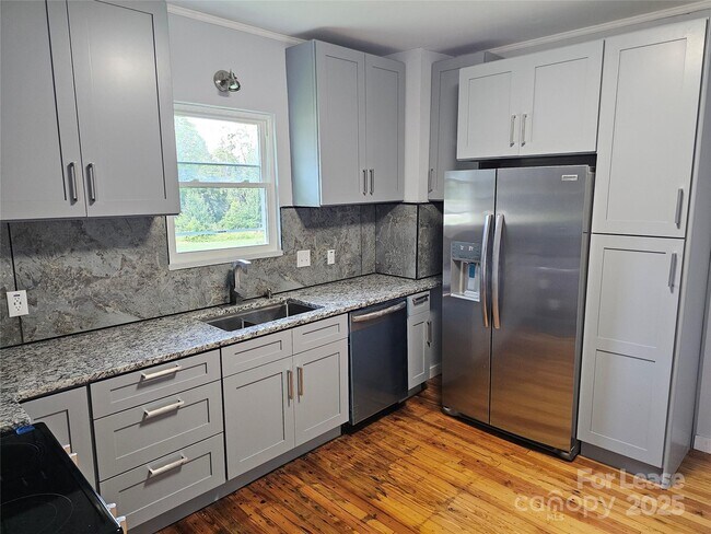Foto del edificio - 1704 16th St NE