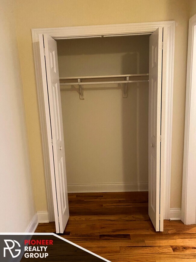 Foto del edificio - 546 W Wellington Ave