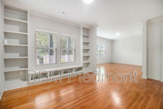 Photo - 751 Cascade Pl SW House