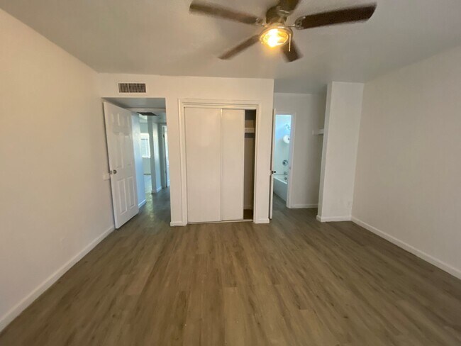 Foto del edificio - Charming 2 Bedroom, 1 Bathroom with private carport