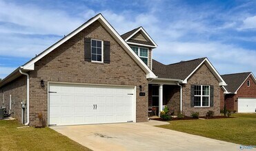 Building Photo - 3108 Henry Rd SE