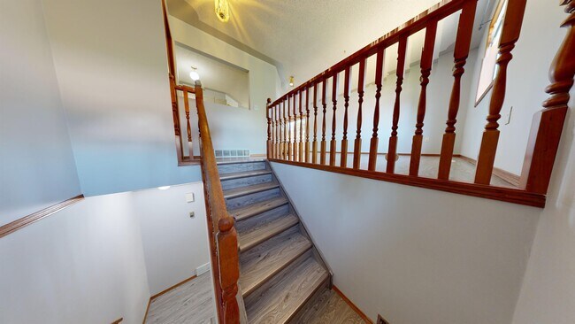 Building Photo - 9408 B-94100 100 Ave.