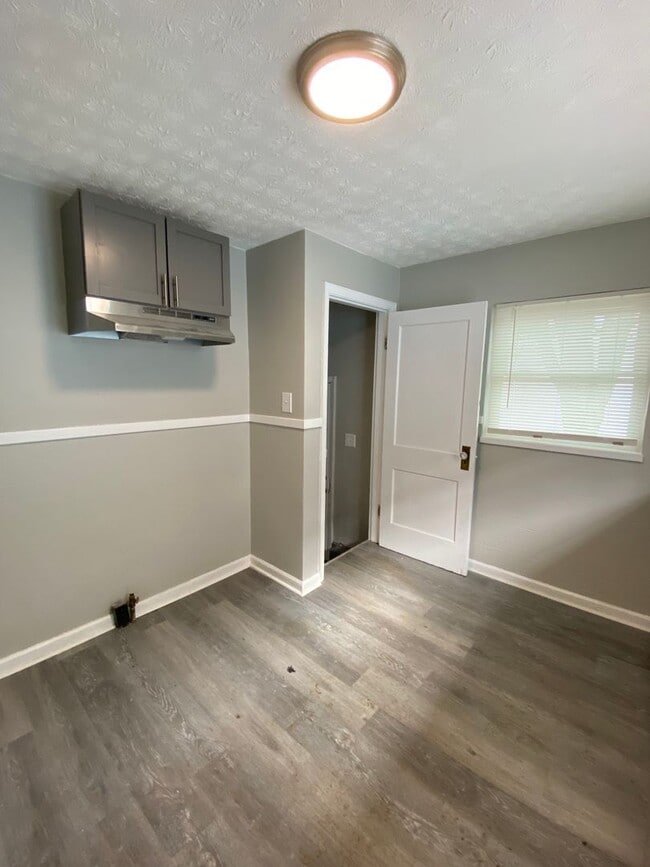 Building Photo - Newly updated Single Family in Dayton!