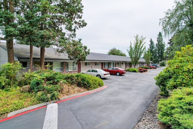 Foto del edificio - Spacious single-level, garden style 2 bedr...