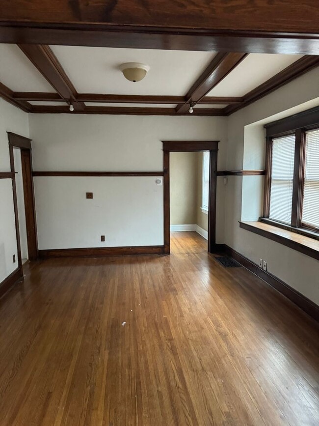 Building Photo - Beautiful 3 Bed/1.5 Bath Home Available Now!