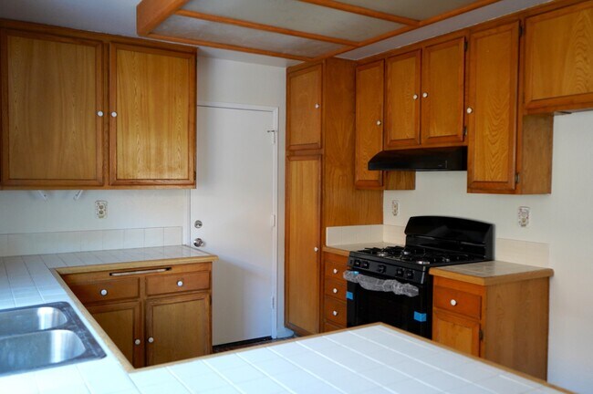 Foto del edificio - Charming 3-Bed, 2.5-Bath Home | 1,800 Sq F...