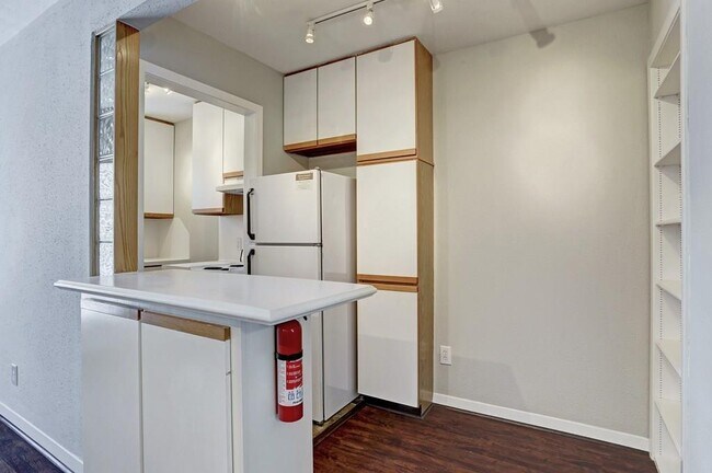 Building Photo - 2023 Huldy St