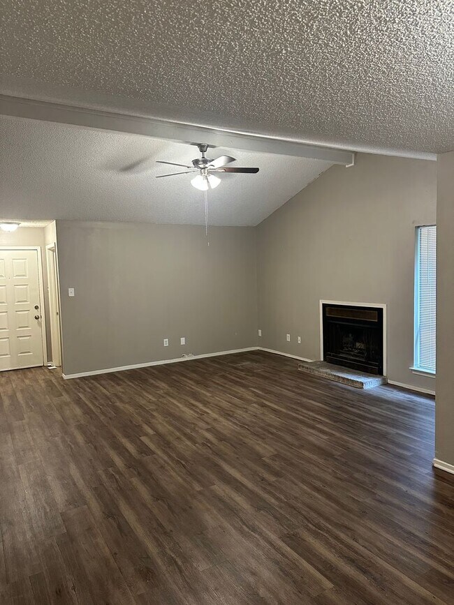 Foto del edificio - 810 Faircreek Ln