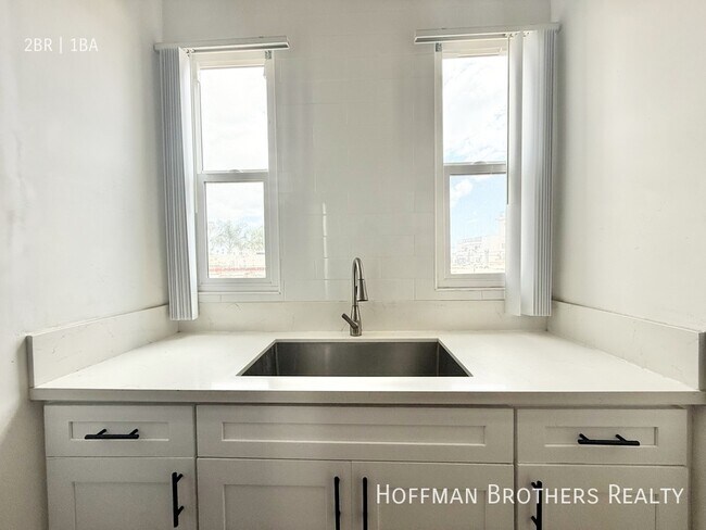 Foto del edificio - 1801 N Kingsley Dr