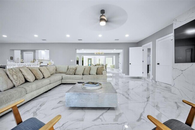 Foto del edificio - 1030 SW 14th Terrace
