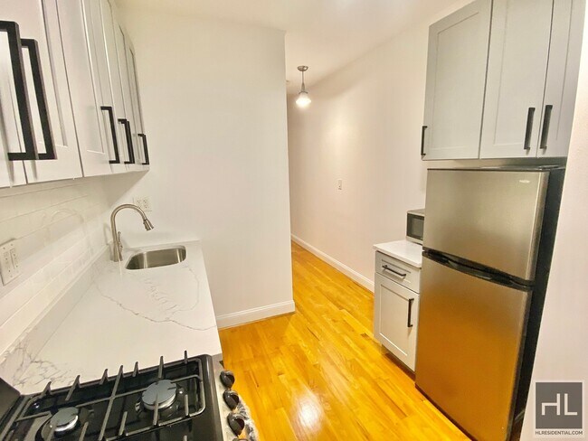 Building Photo - NO FEE Freshly Updated 1 Bed | East 11th S...