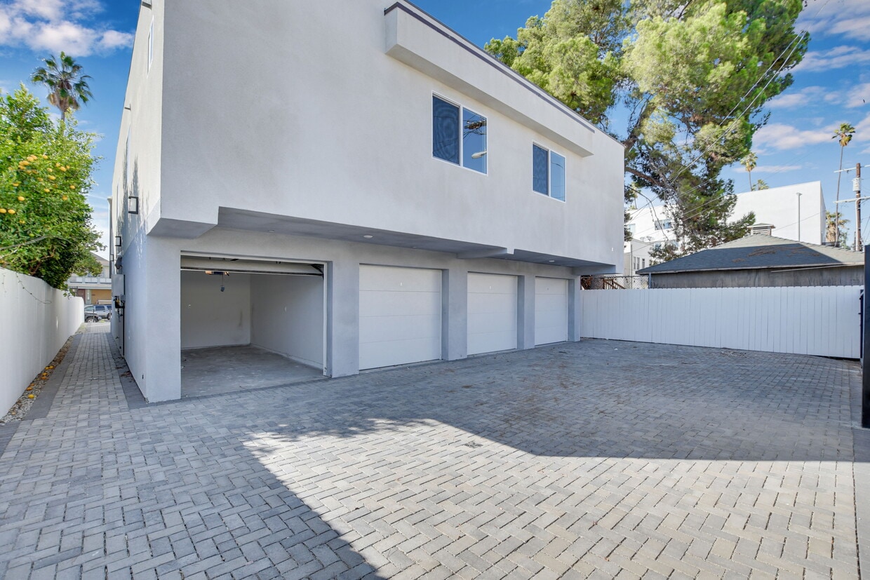Building Photo - 1126 Magnolia Ave