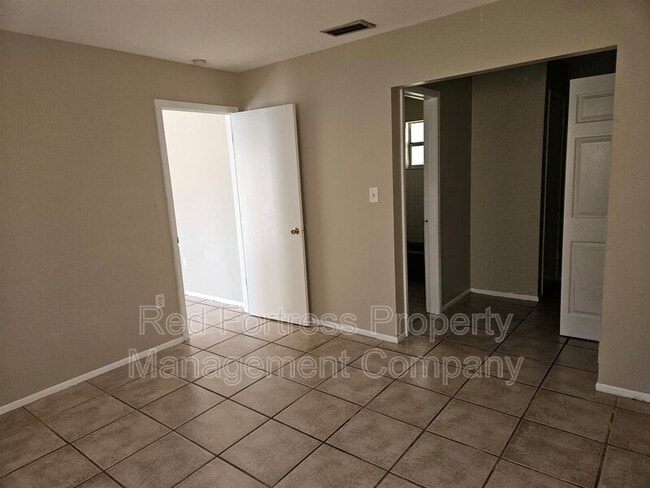 Building Photo - 3812 Desoto Ave