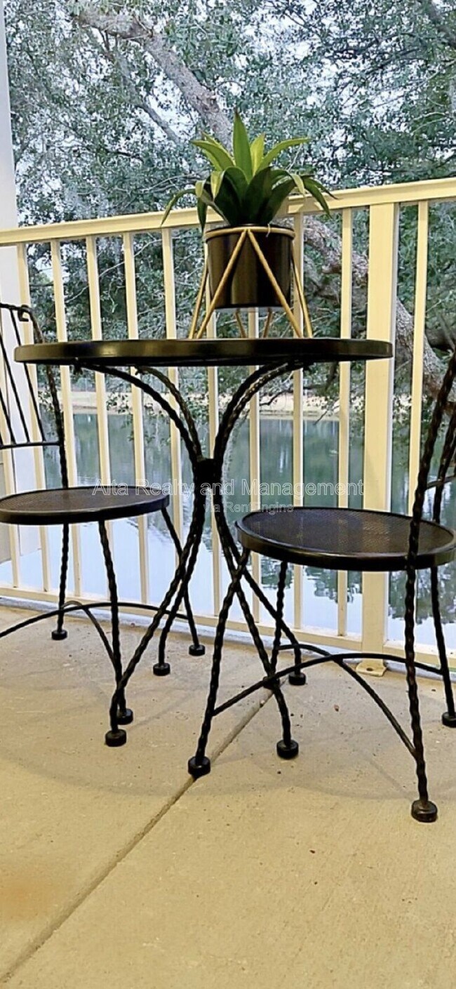 Foto del edificio - 7071 Deer Lodge Cir