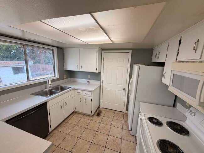 Foto del edificio - 5858 Shasta Way