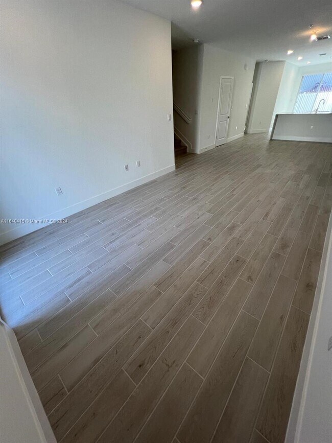 Foto del edificio - 109 NW 170th Ave