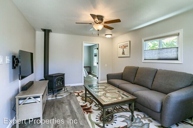 Building Photo - 1 br, 1 bath House - 207 Bain St Cottage