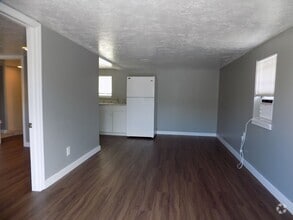 Building Photo - 669 W Osceola St