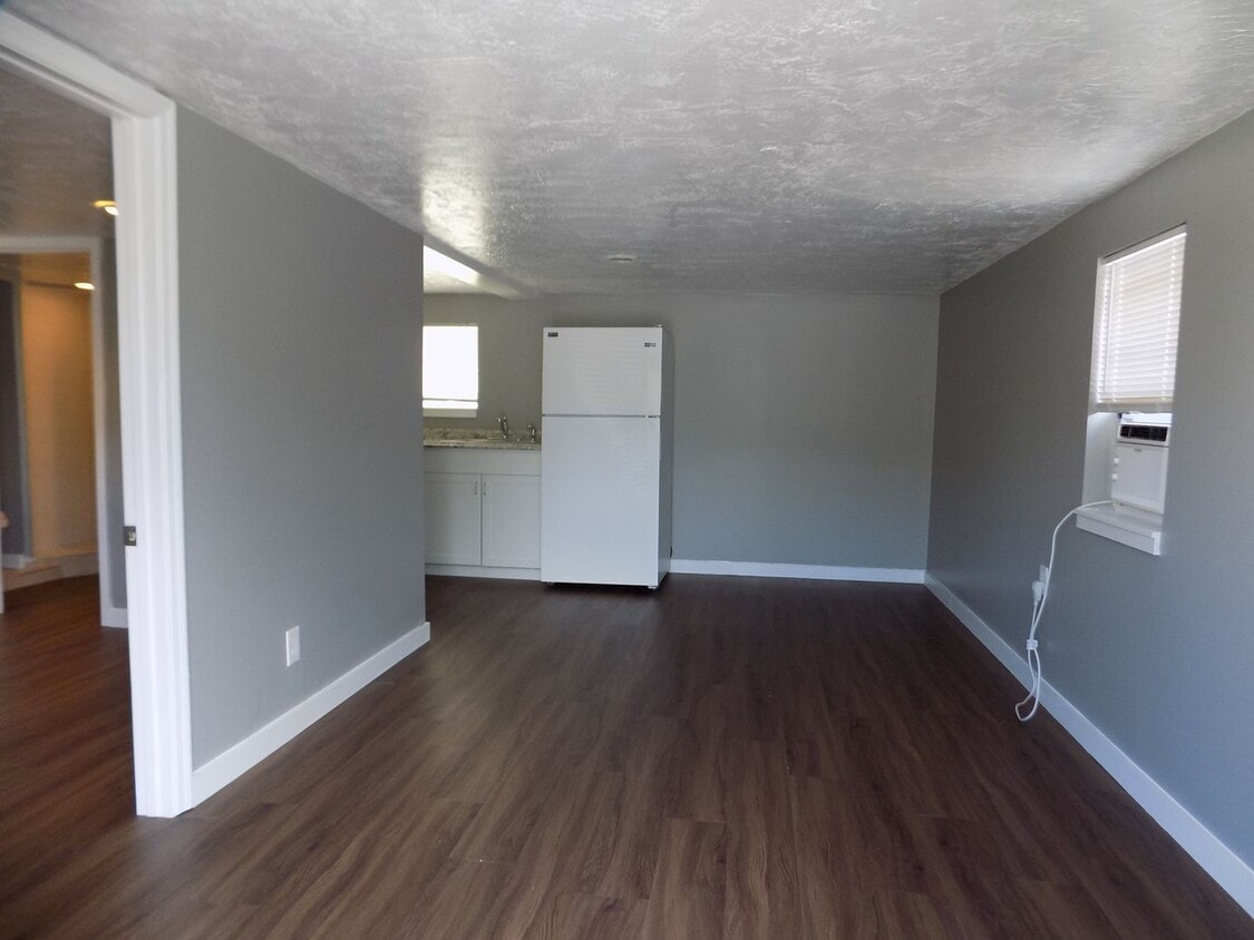 Foto principal - 1 Bedroom 1 Bathroom Apartment For Rent at...
