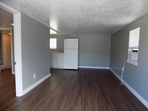 Building Photo - 669 W Osceola St
