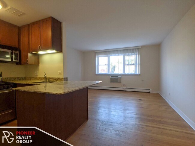 Foto del edificio - 643 W Wrightwood Ave