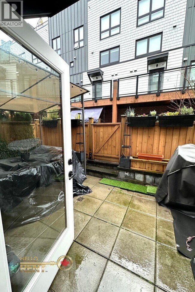 Photo du bâtiment - 555 E 2nd St