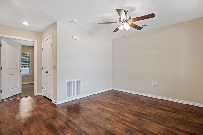 Foto del edificio - Village on Green 62+ Senior Living