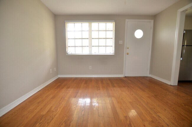 Foto del edificio - 2103 W Hills Ave