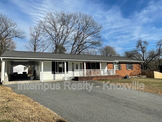 Photo - 724 Waco Rd House